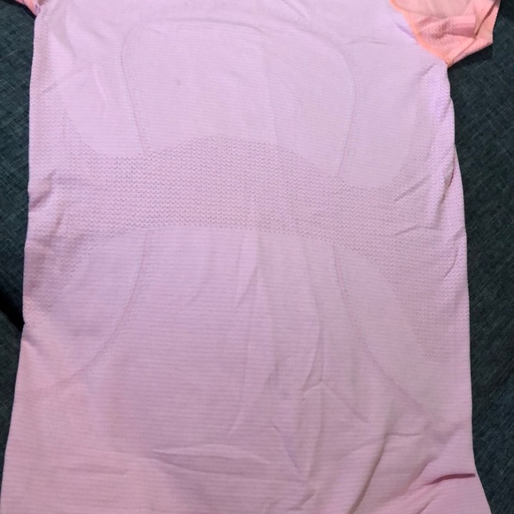 Lululemon Women’s Running shirt - Sz 6 pink/coral - Picture 2 of 5